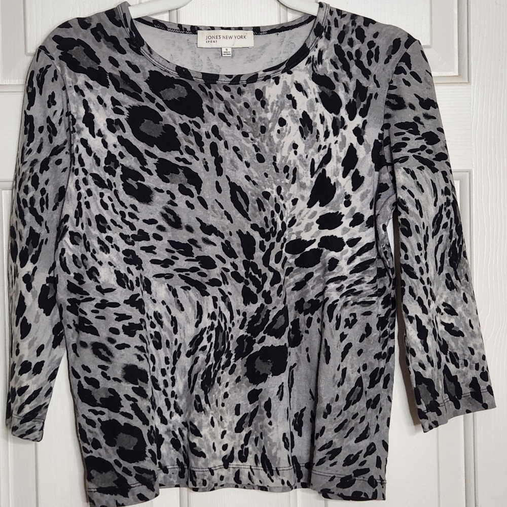 Jones New York Sport Animal Print Top Size Small